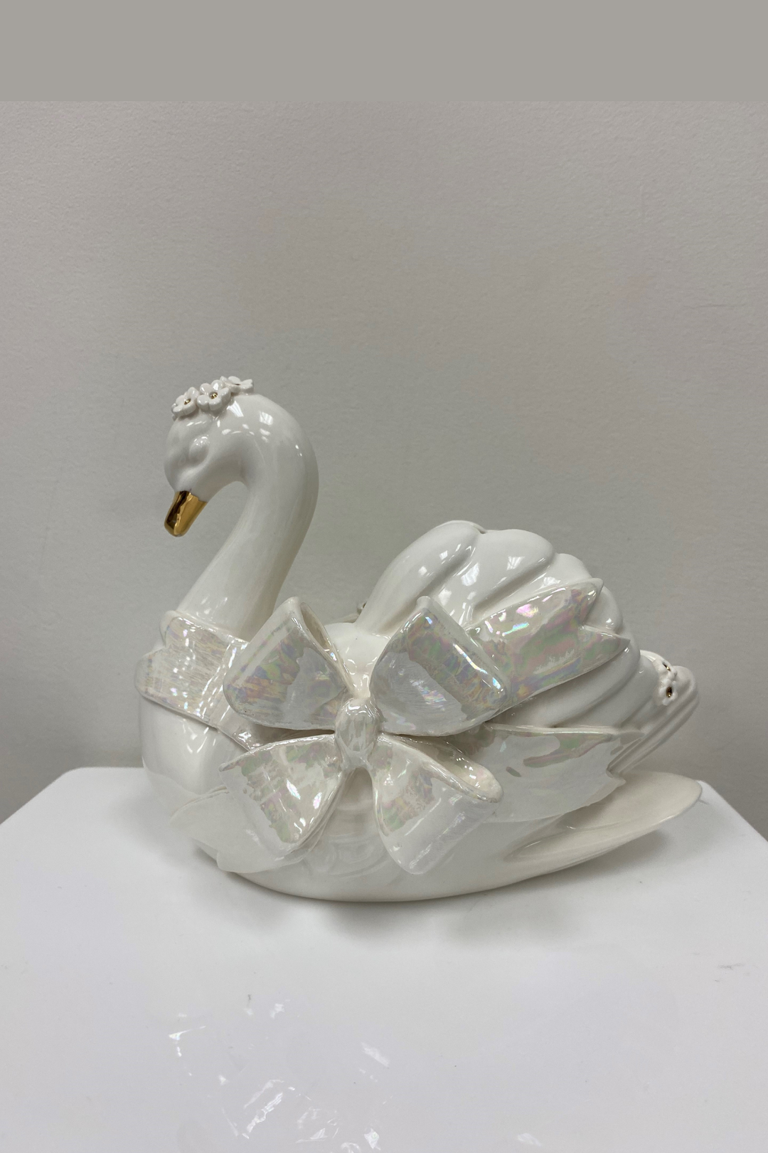 Decorative Swan (with Bow)
