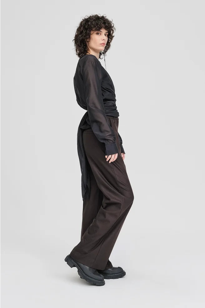 Requisite Top (Black)