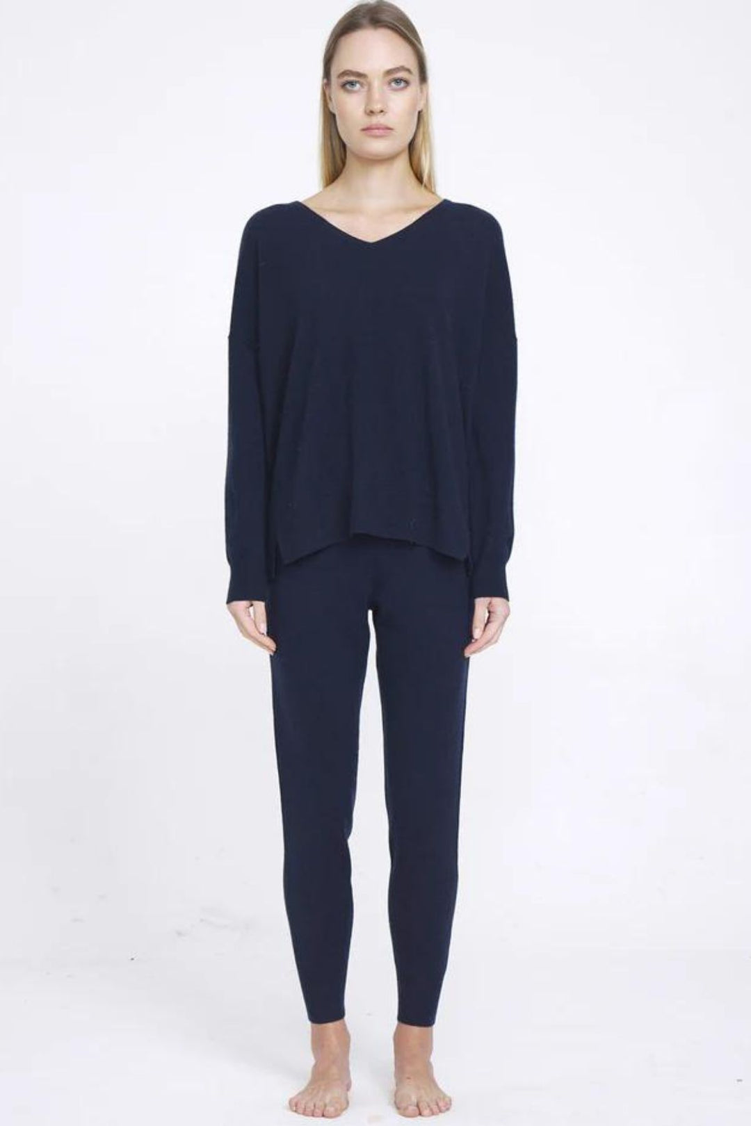 N.29 100% CASHMERE OVERSIZED V NECK (Midnight)