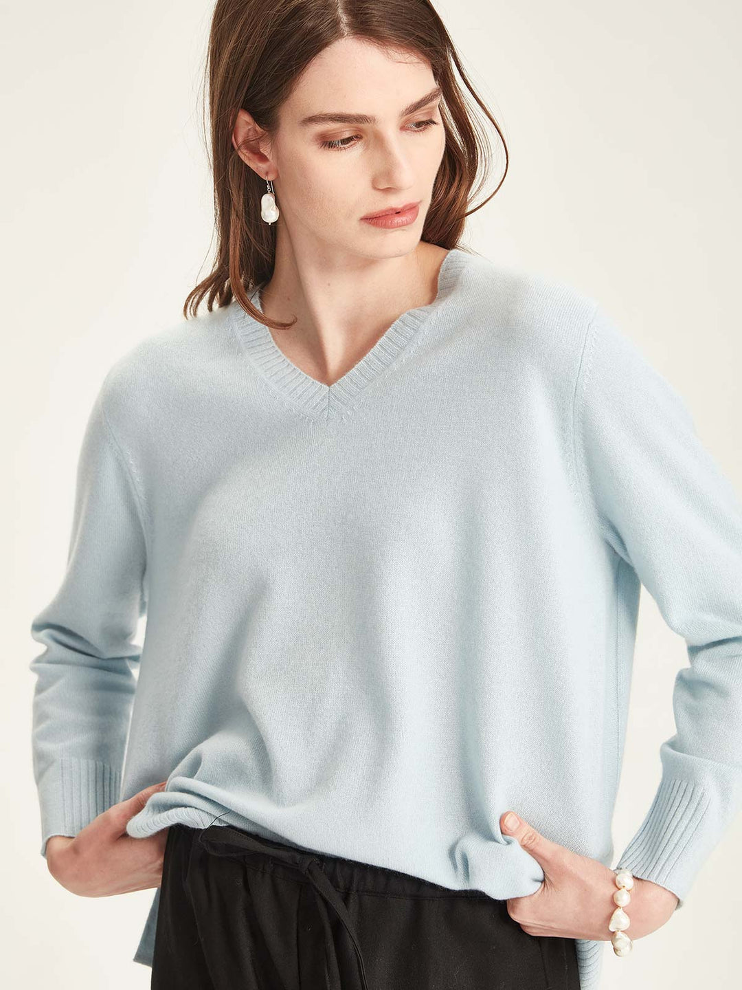 Kari Cashmere V-Sweater (Crystal Blue)