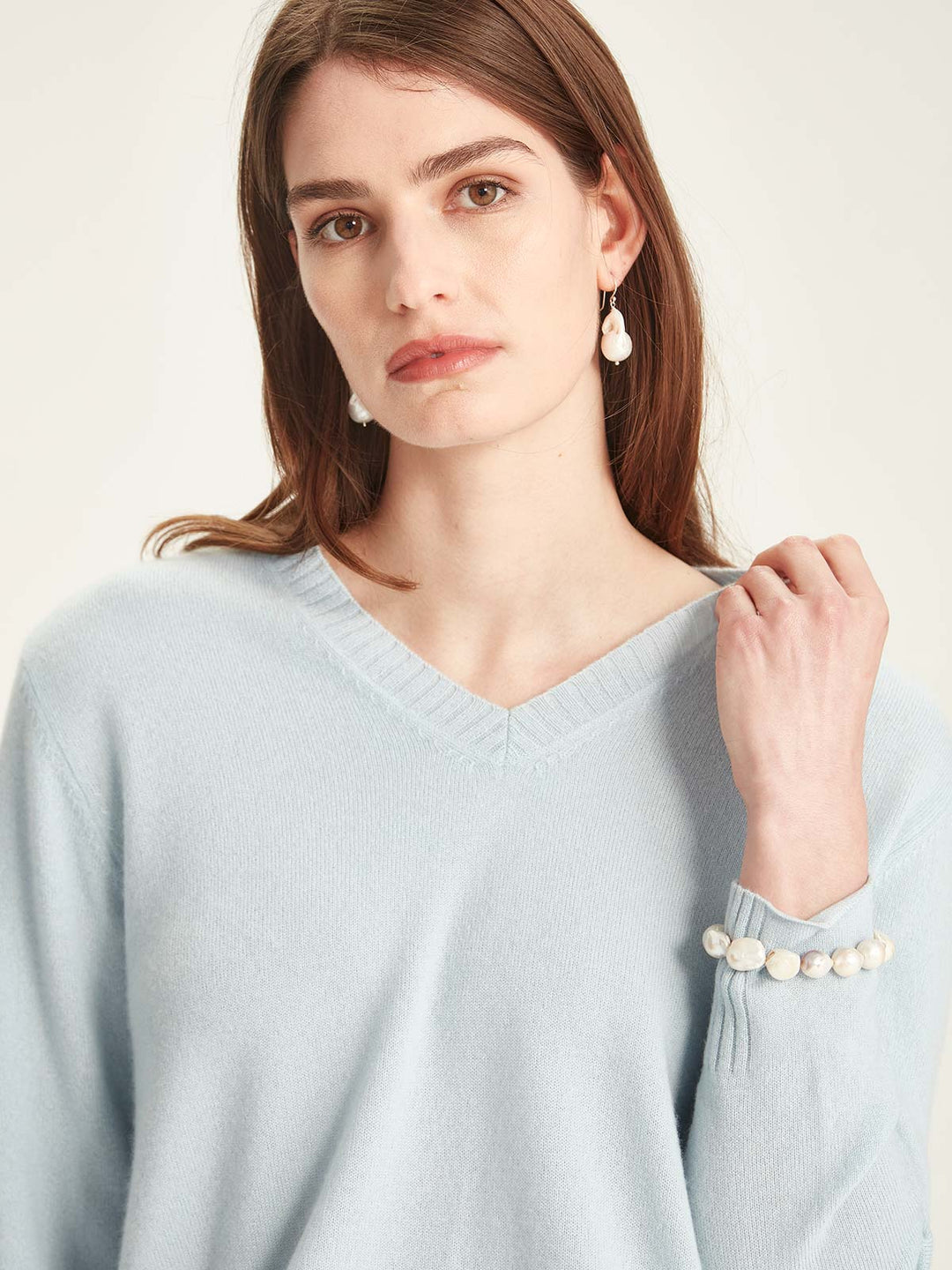Kari Cashmere V-Sweater (Crystal Blue)