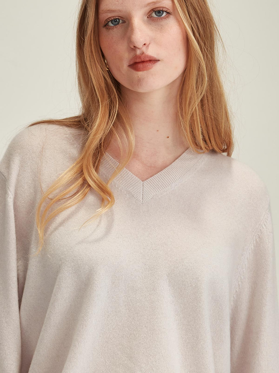 Lucy Cashmere V Neck (Vapour)