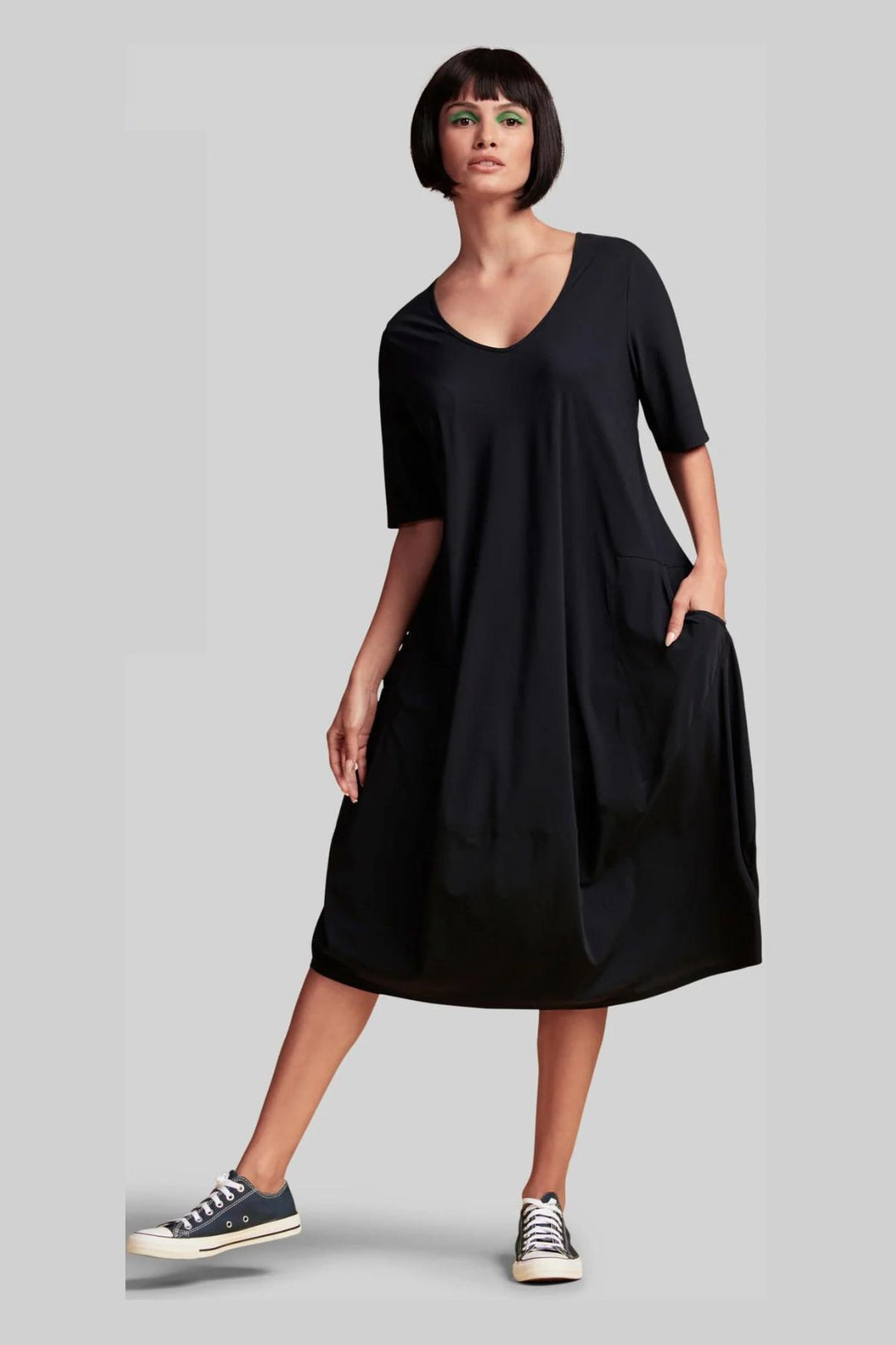 Scoop V ½ Sleeve Tulip Dress (Black)