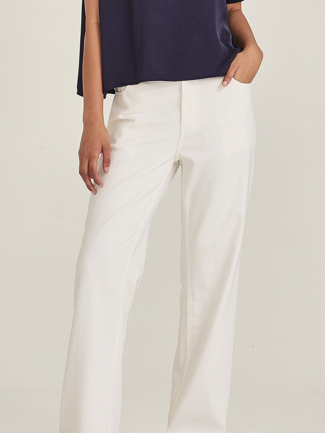 Juko Straight Jean (Chalk)