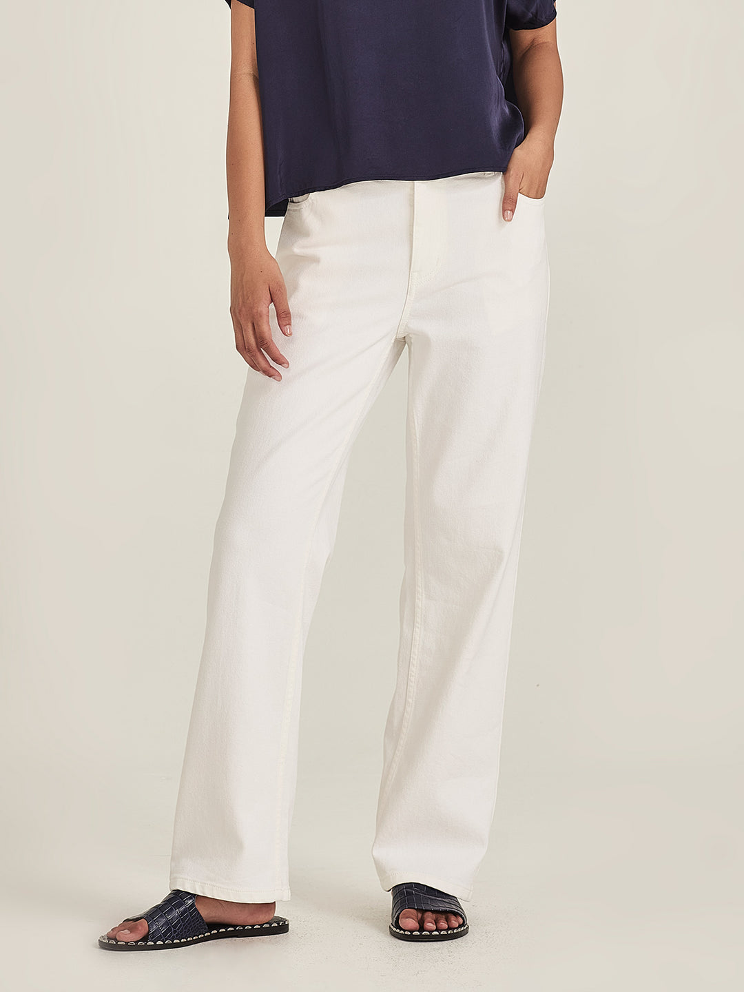 Juko Straight Jean (Chalk)