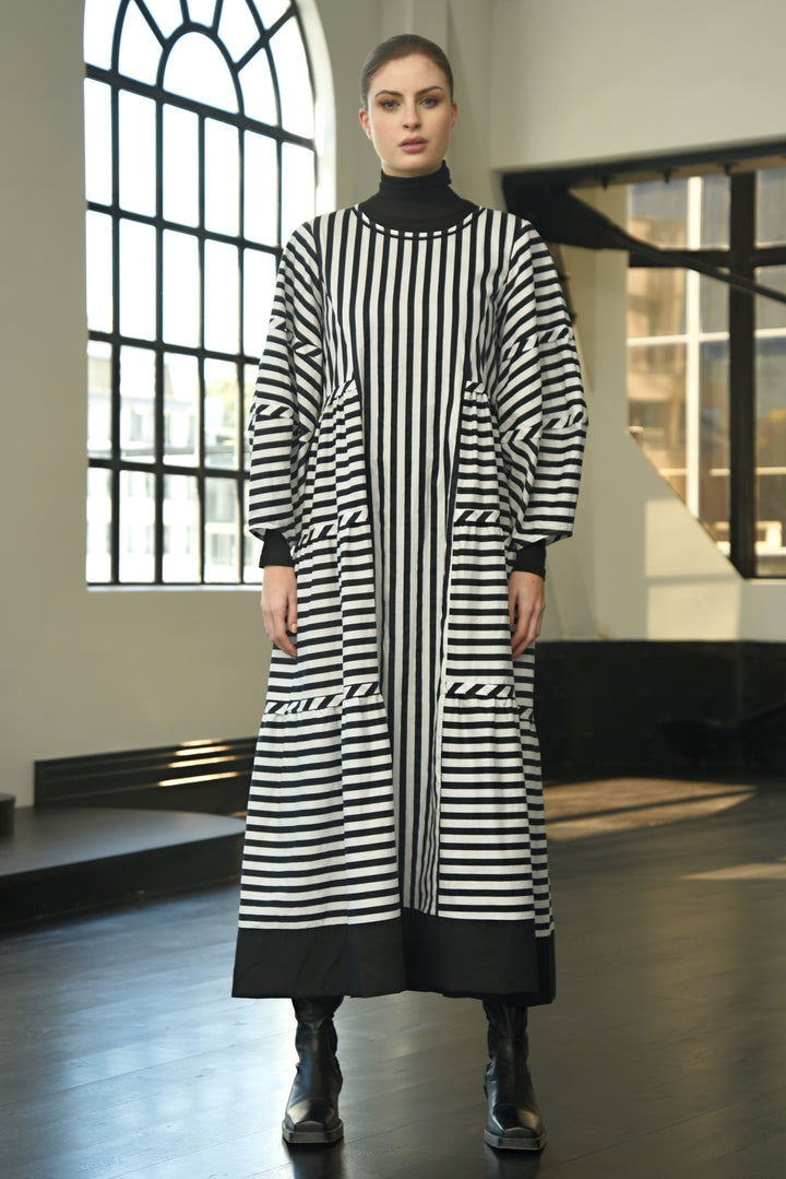 TIERS FOR FEARS Dress (Black / White)
