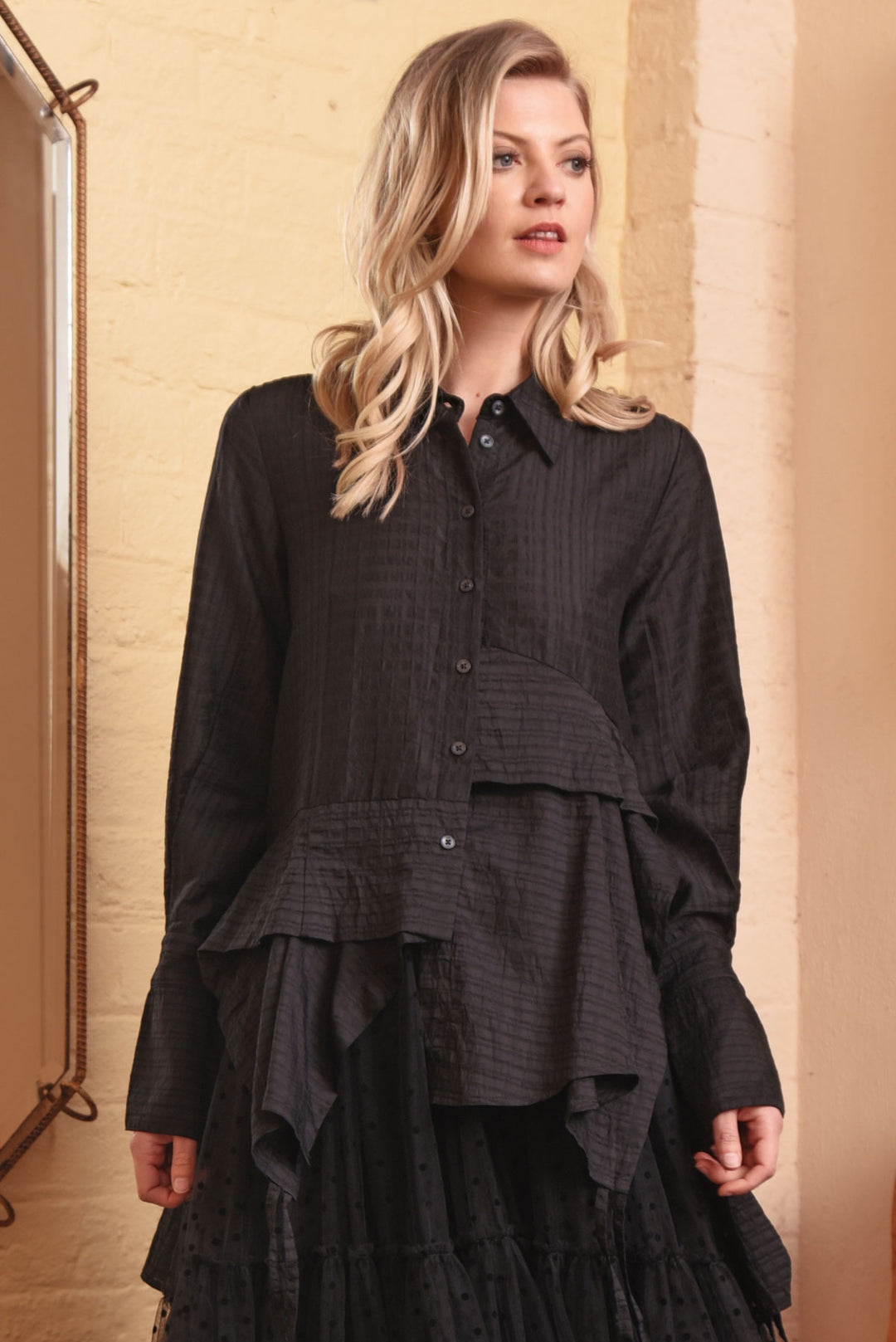 TUCKERED OUT Shirt (Black)