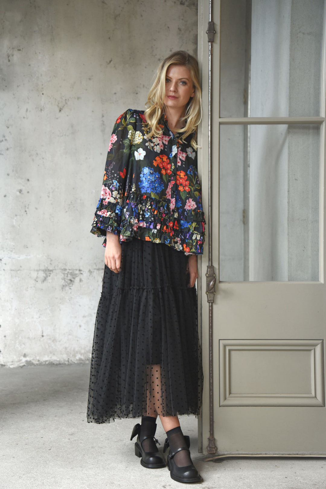 YOU GIVE ME THE FRILLS Blouse (Black Floral)