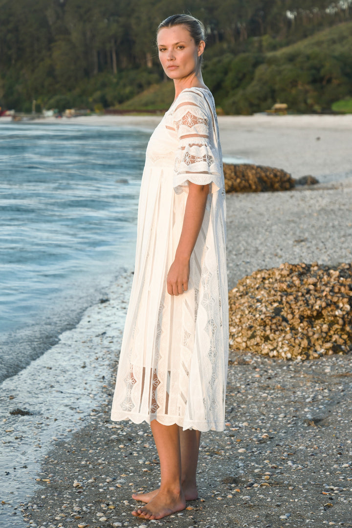 SWING OF BEAUTY DRESS (White)