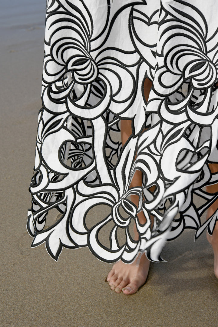 FLIRTY GIRL SKIRT (White / Black)