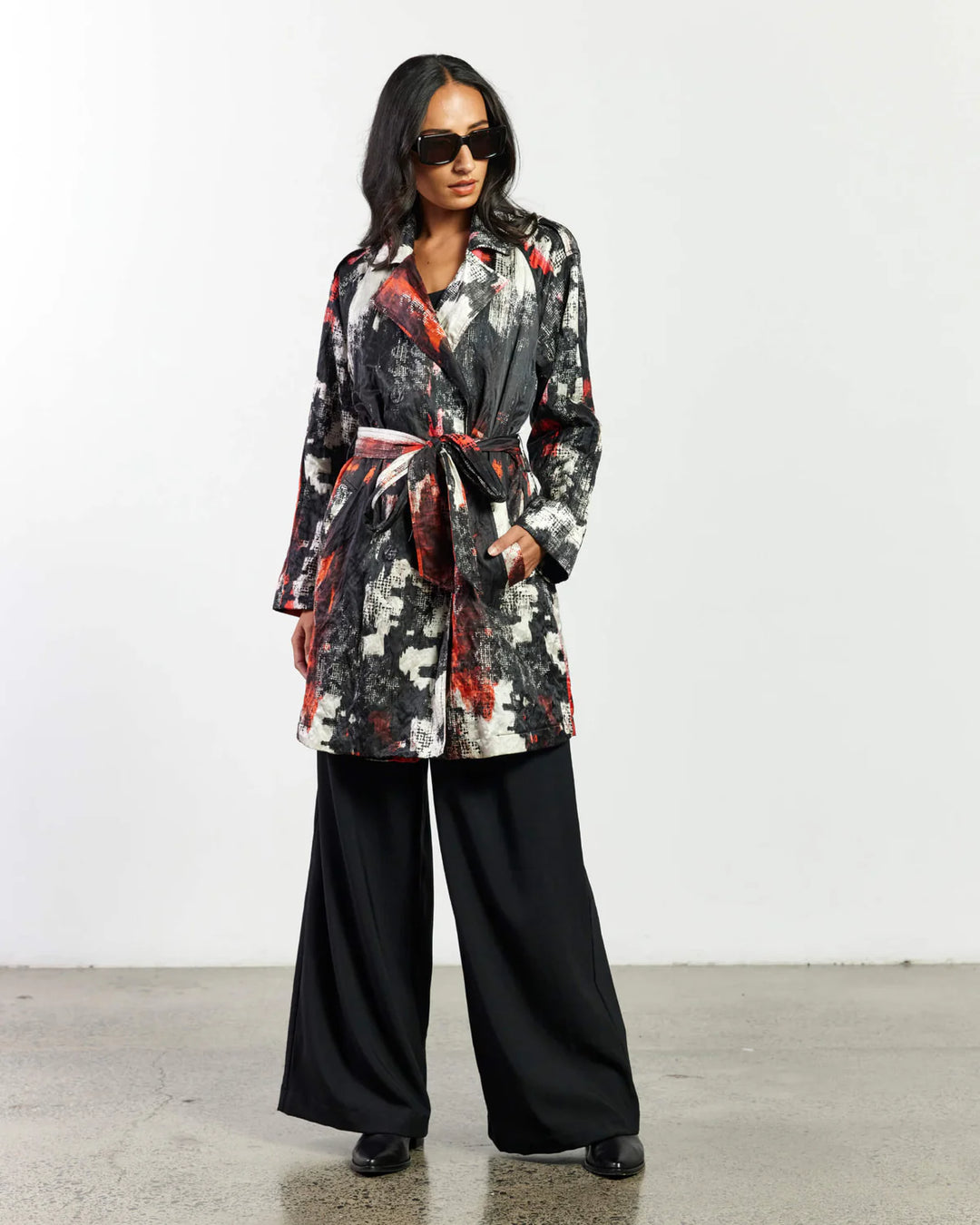 Elletra Trenchcoat (Black / White / Red)