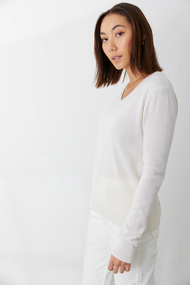 Essential Slim Vee (Ivory)