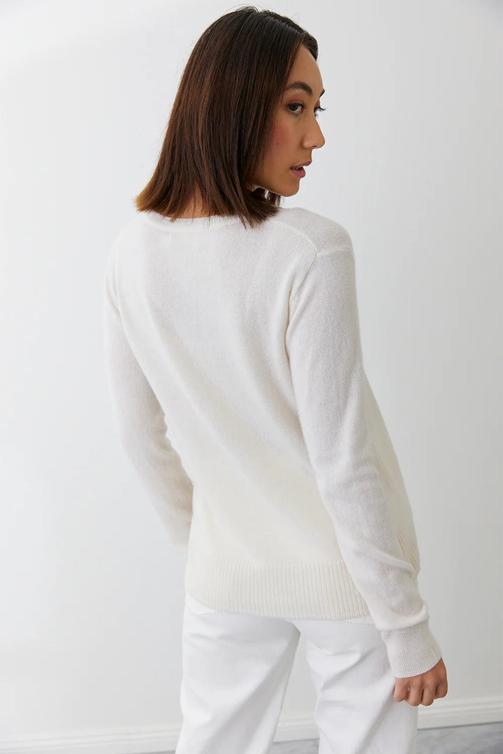 Essential Slim Vee (Ivory)