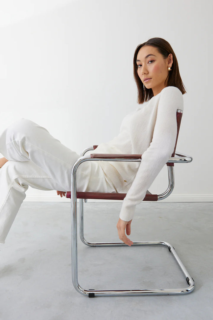 Essential Slim Vee (Ivory)