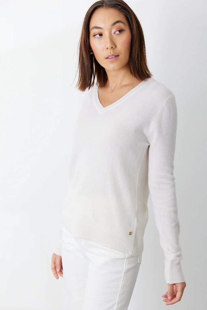Essential Slim Vee (Ivory)
